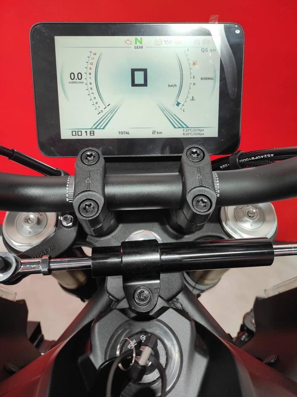 QJ Motor SRK 900 (2025 - 26) (9)