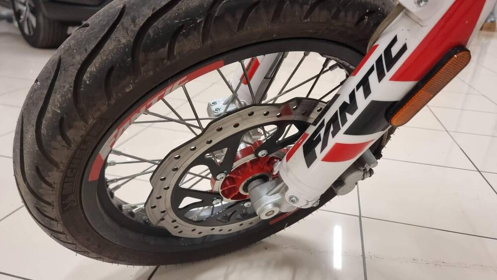 Fantic Motor XMF 125 Motard Performance 4T (2023 - 24) (5)