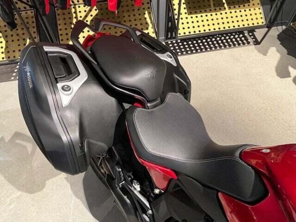 MV Agusta Turismo Veloce 800 Lusso SCS (2021 - 26) (5)