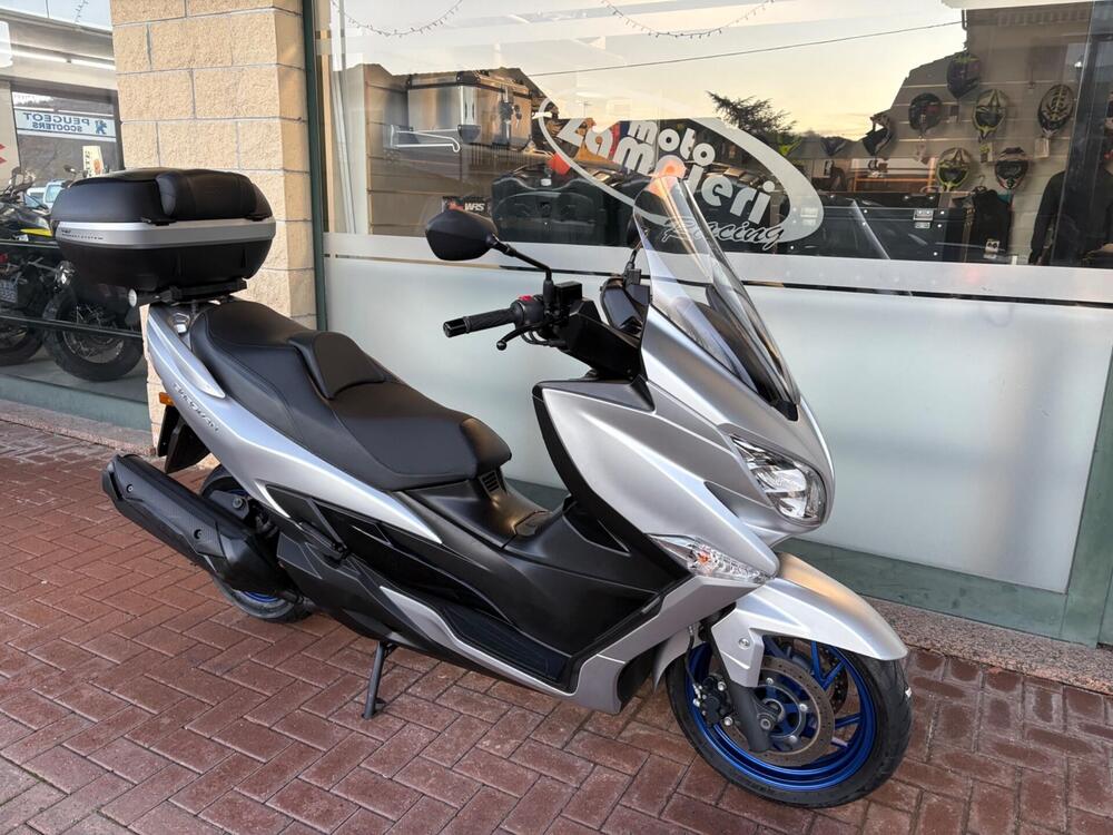 Suzuki Burgman 400 (2022 - 24) (2)