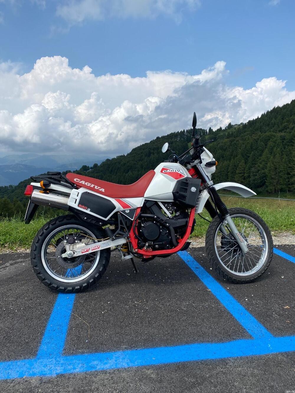 Cagiva Elefant 650 (9)