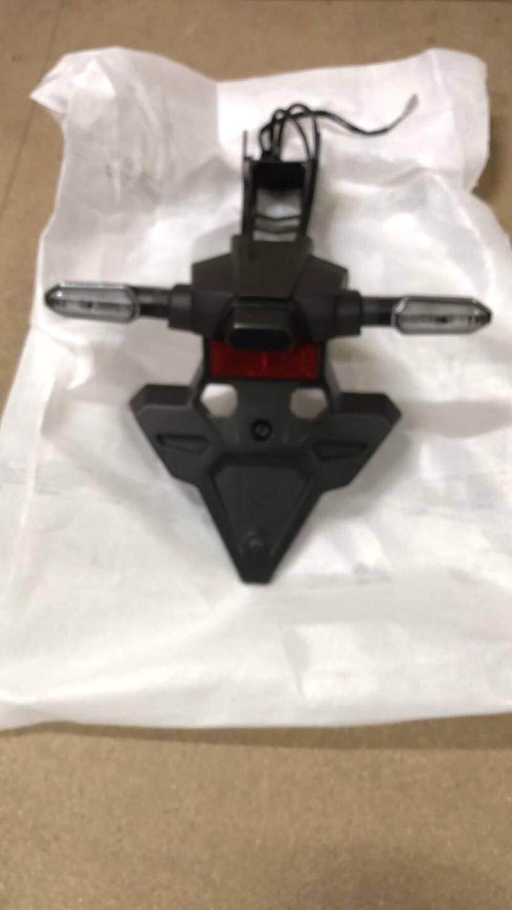 PARAFANGO POSTERIORE COMPLETO PER HONDA CBR 1000 (3)