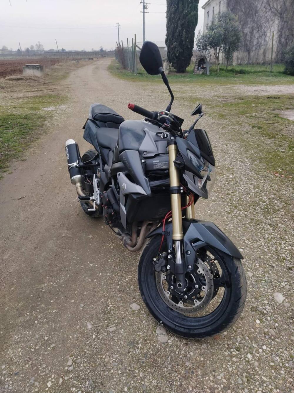 Suzuki GSR 750 Z (2014 - 15) (4)