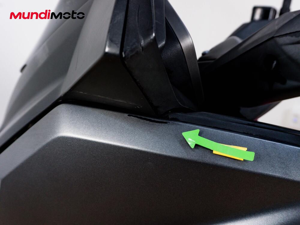 Yamaha X-Max 400 Iron Max ABS (2016) (18)