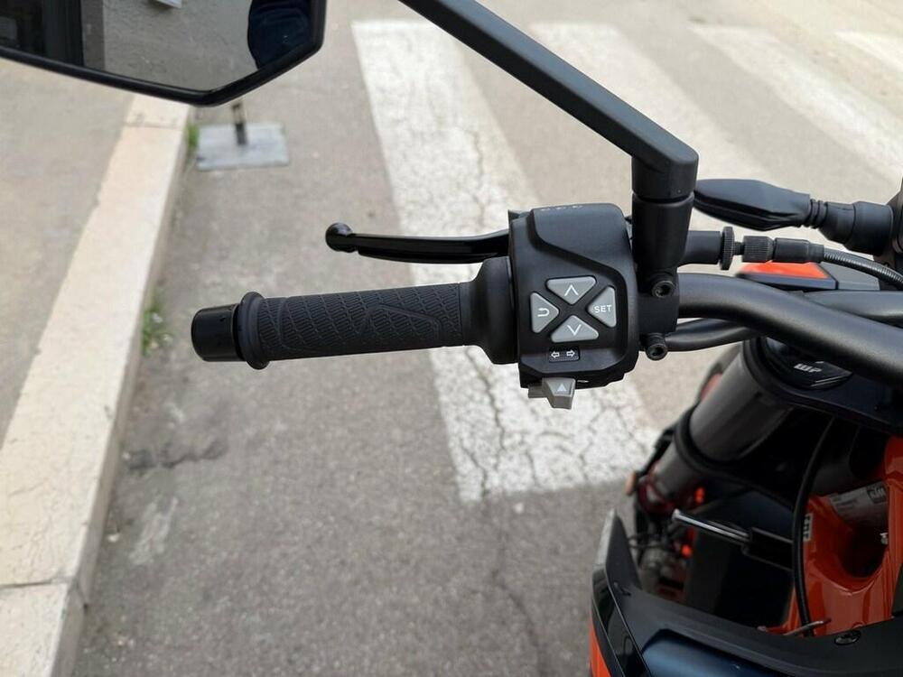 KTM 890 Duke R (2022 - 23) (9)