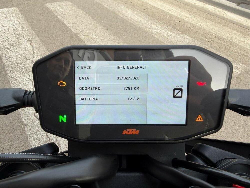 KTM 890 Duke R (2022 - 23) (10)