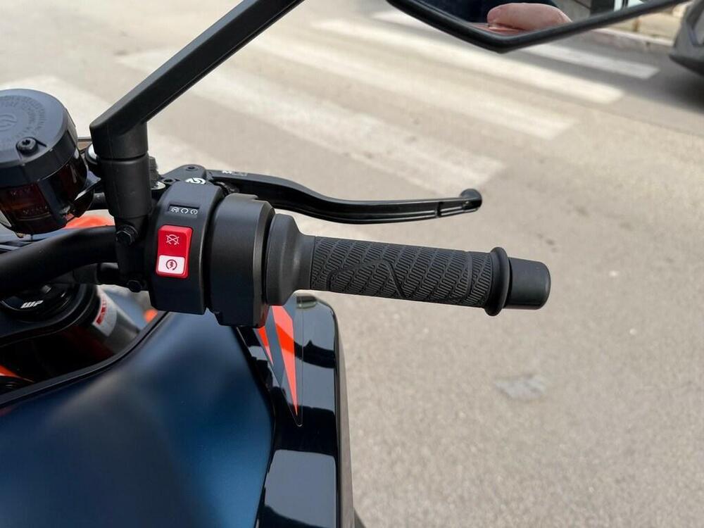 KTM 890 Duke R (2022 - 23) (11)