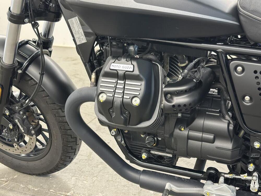 Moto Guzzi V9 Bobber (2021 - 25) (7)