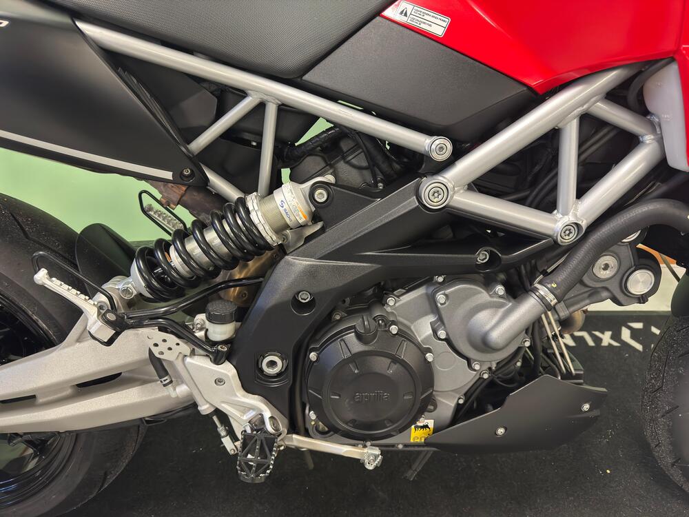 Aprilia Dorsoduro 750 ABS (2009 - 17) (9)