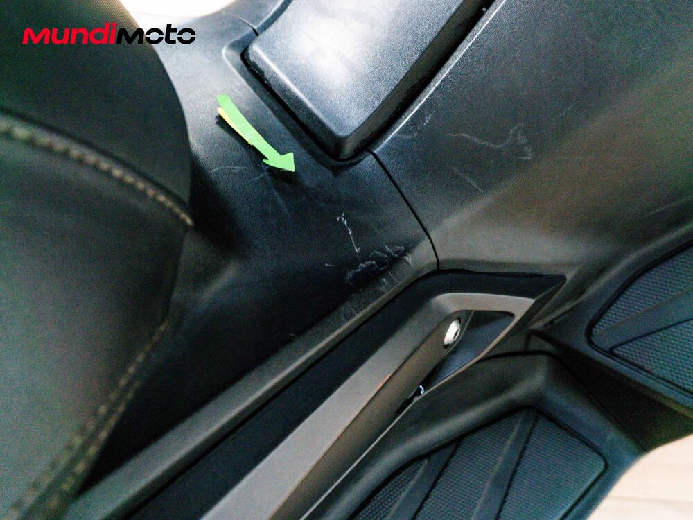 Yamaha X-Max 400 Iron Max ABS (2016) (15)