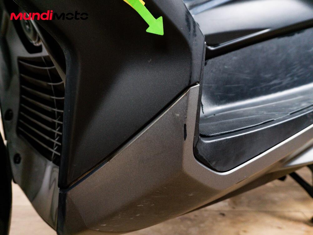 Yamaha X-Max 400 Iron Max ABS (2016) (22)