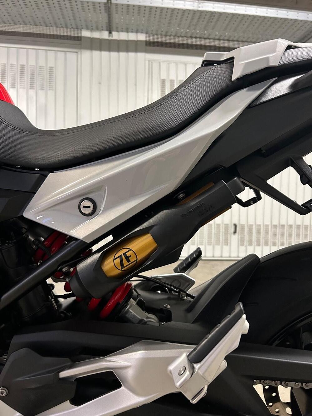 Bmw F 900 R (2021 - 24) (4)