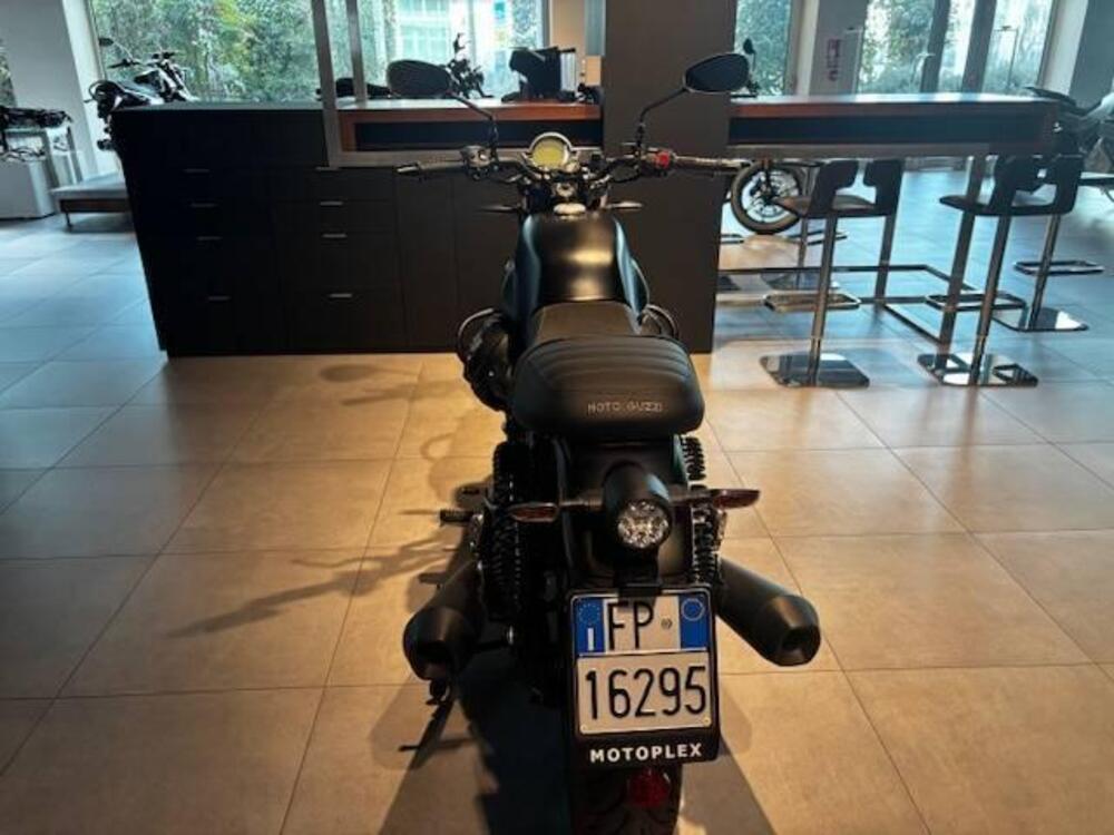 Moto Guzzi V7 Stone (2025 - 26) (3)