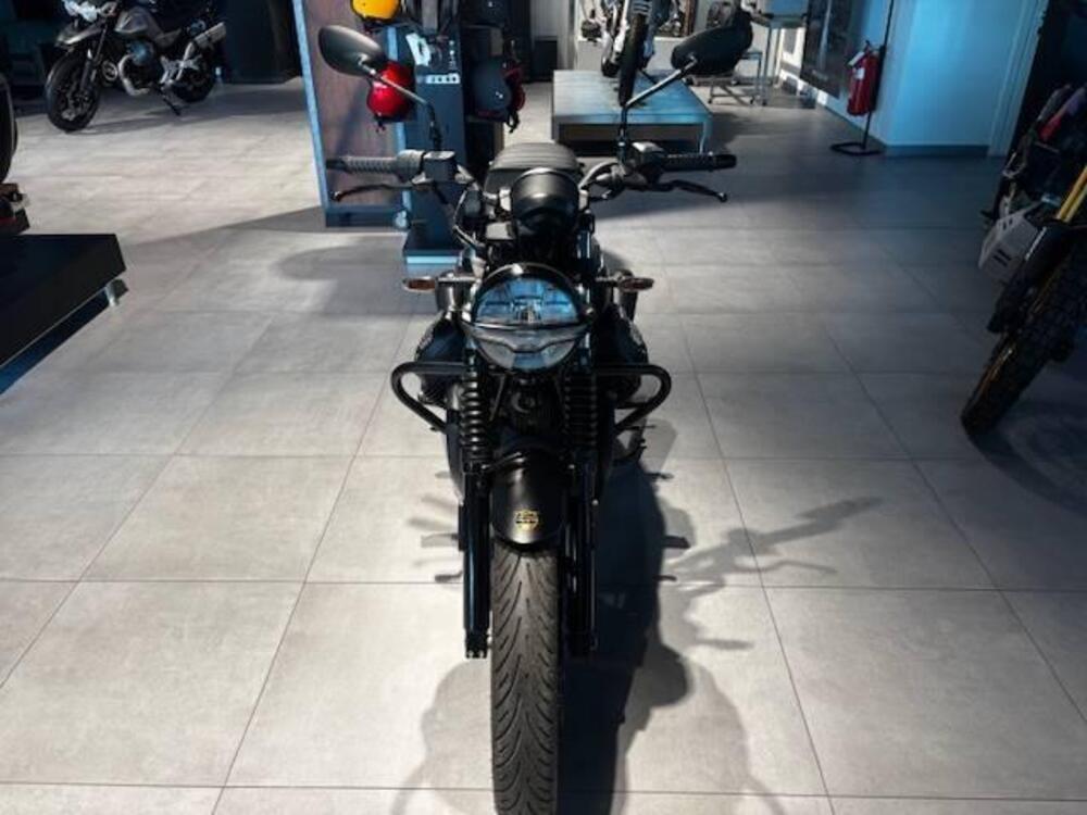 Moto Guzzi V7 Stone (2025 - 26) (4)