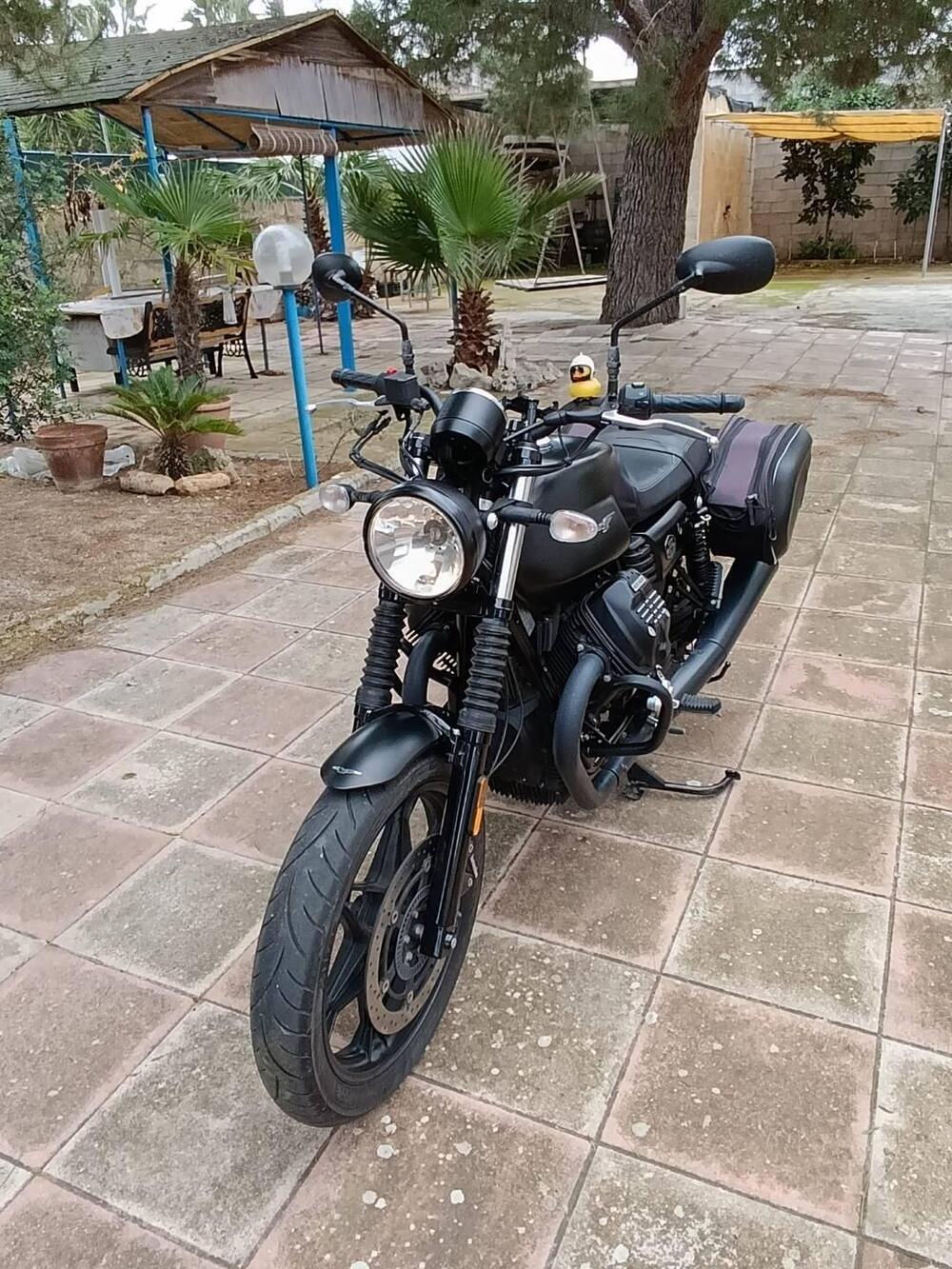 Moto Guzzi V7 III Stone (2017 - 20) (6)