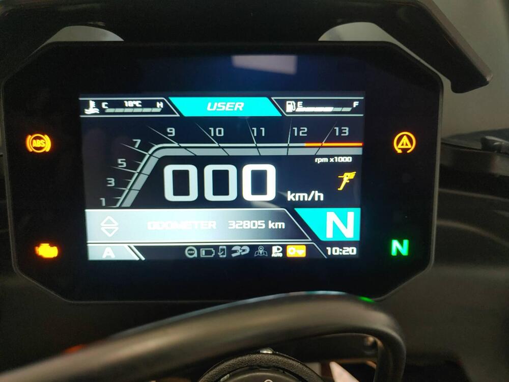 Aprilia Tuono V4 Factory (2021 - 24) (3)