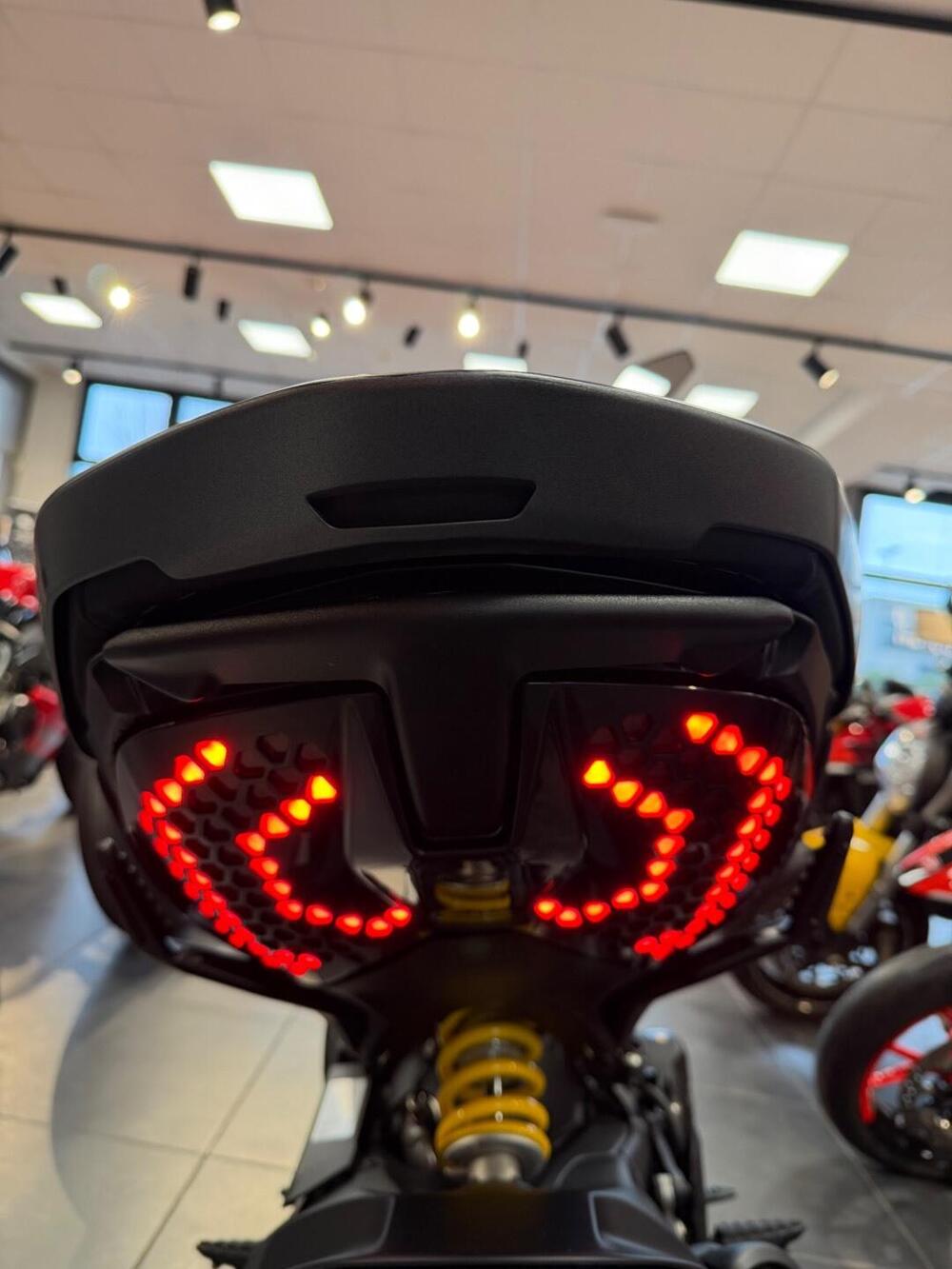 Ducati Diavel V4 (2023 - 26) (15)