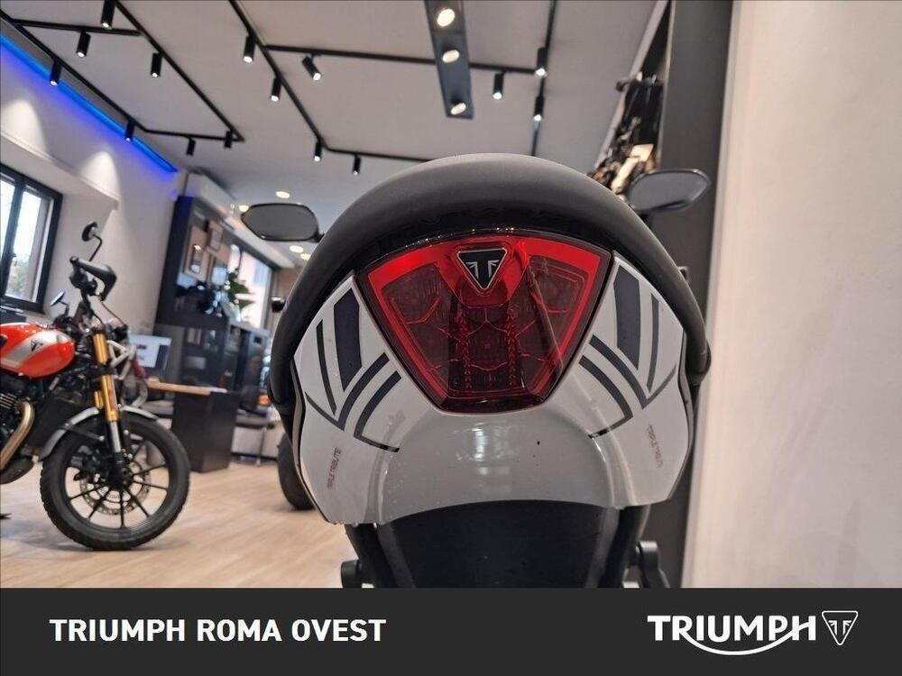 Triumph Trident 660 Triple Tribute Edition (2025 - 26) (9)