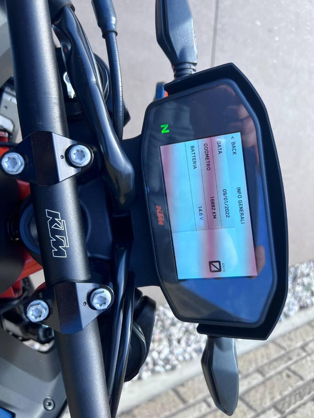 KTM 890 Duke R (2022 - 23) (16)