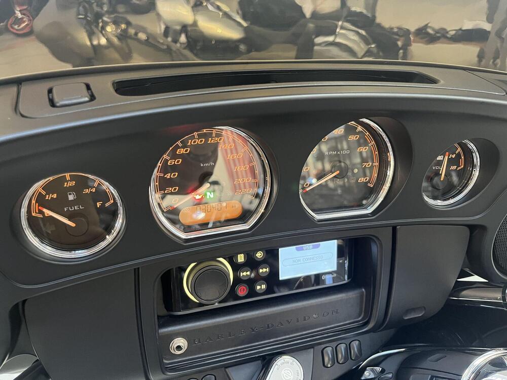 Harley-Davidson 1690 Electra Glide Ultra Classic (2014 - 16) - FLHTCU (8)