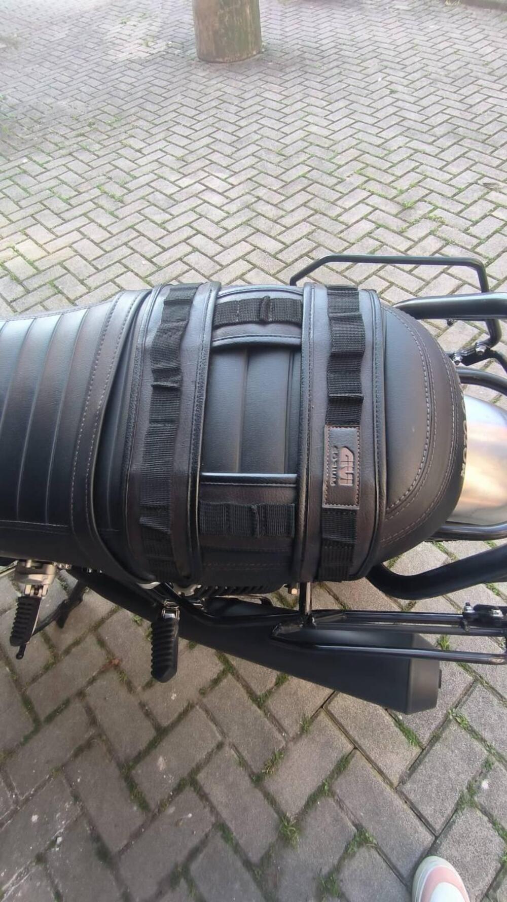 Moto Guzzi V7 III Rough (2018 - 20) (2)