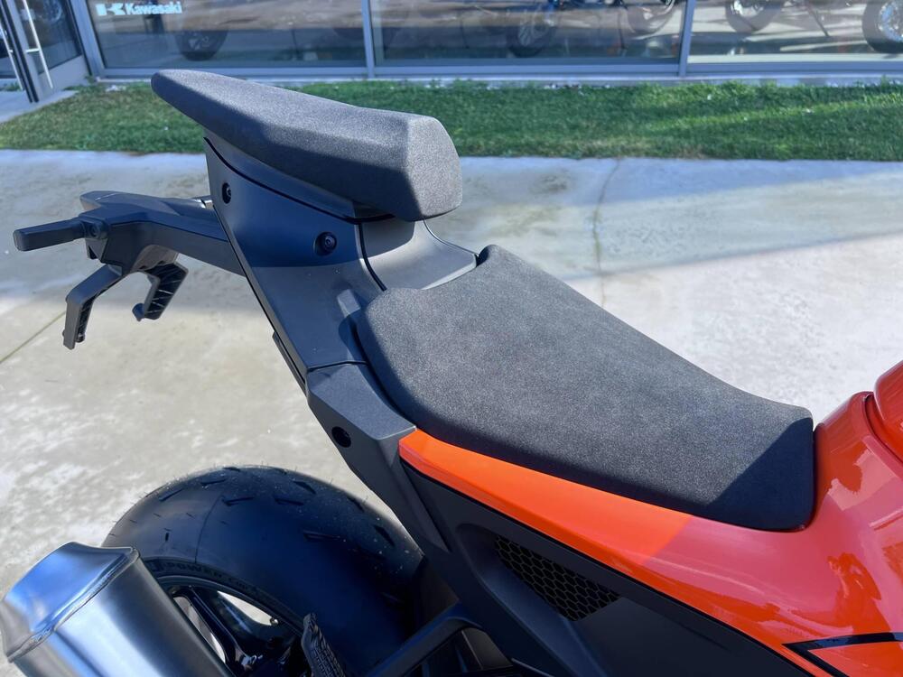 KTM 990 RC R (2026) (9)