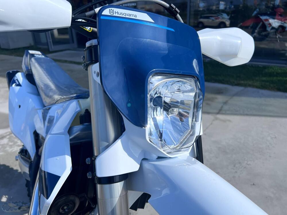 Husqvarna TE 300 (2026) (4)