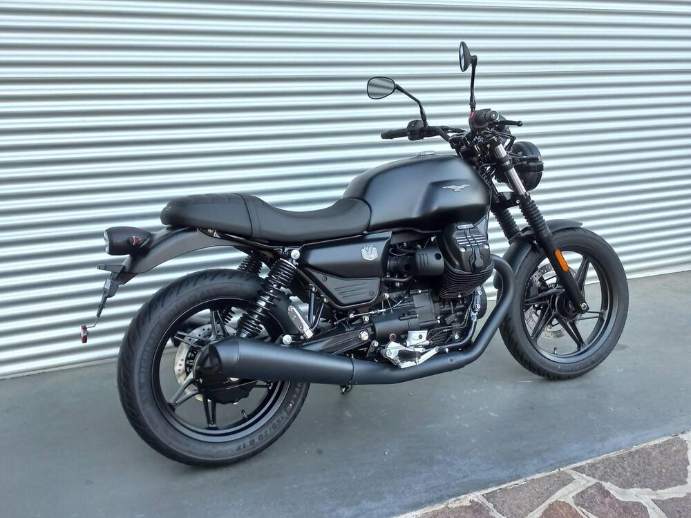 Moto Guzzi V7 Stone (2025 - 26) (7)