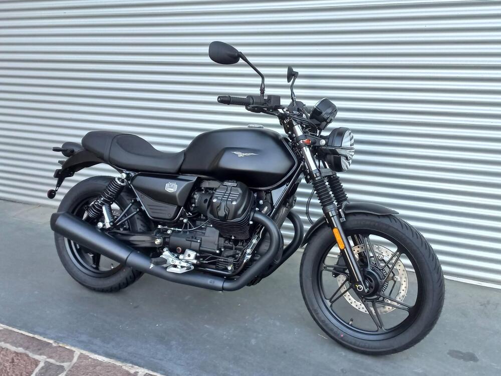 Moto Guzzi V7 Stone (2025 - 26) (3)