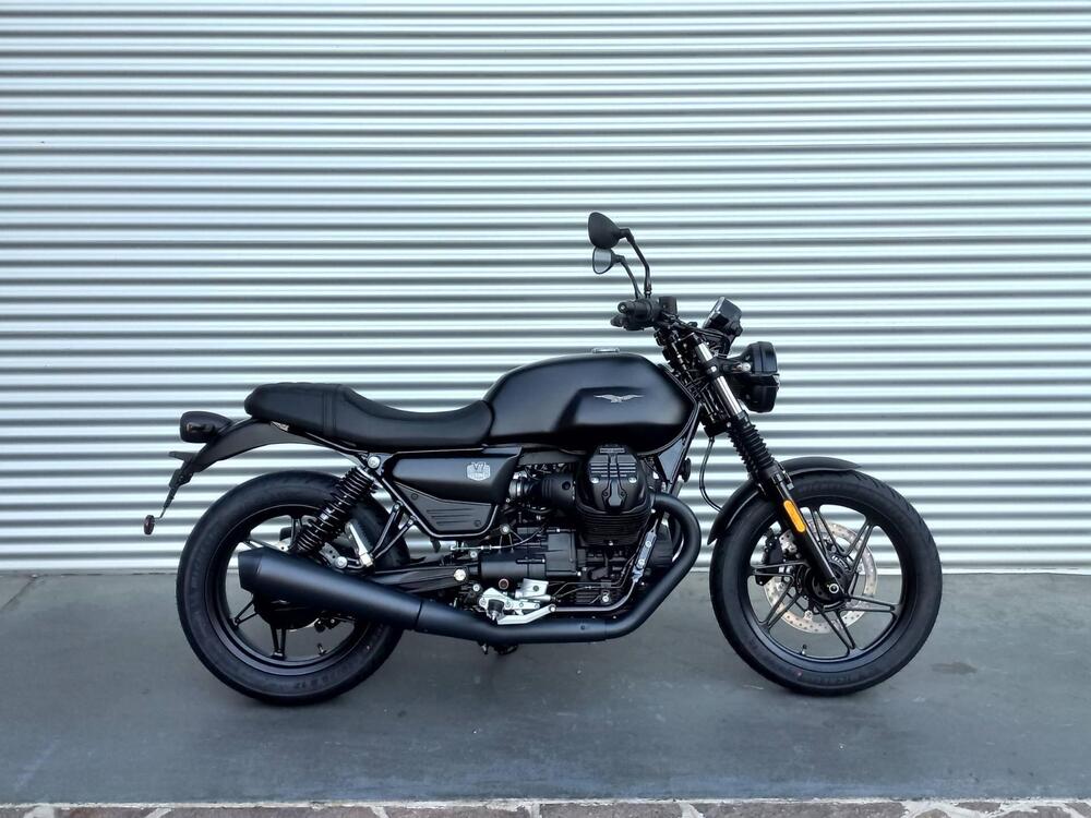 Moto Guzzi V7 Stone (2025 - 26) (2)