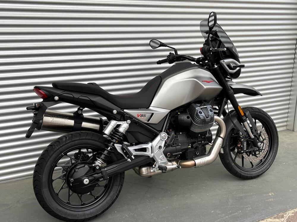 Moto Guzzi V85 Strada (2024 - 26) (7)