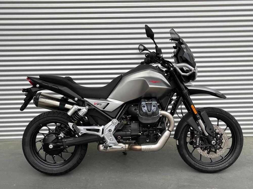 Moto Guzzi V85 Strada (2024 - 26) (2)