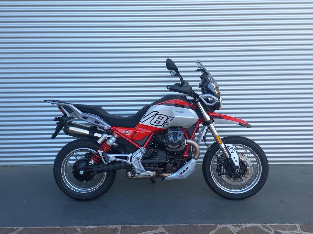 Moto Guzzi V85 TT (2024 - 26) (2)