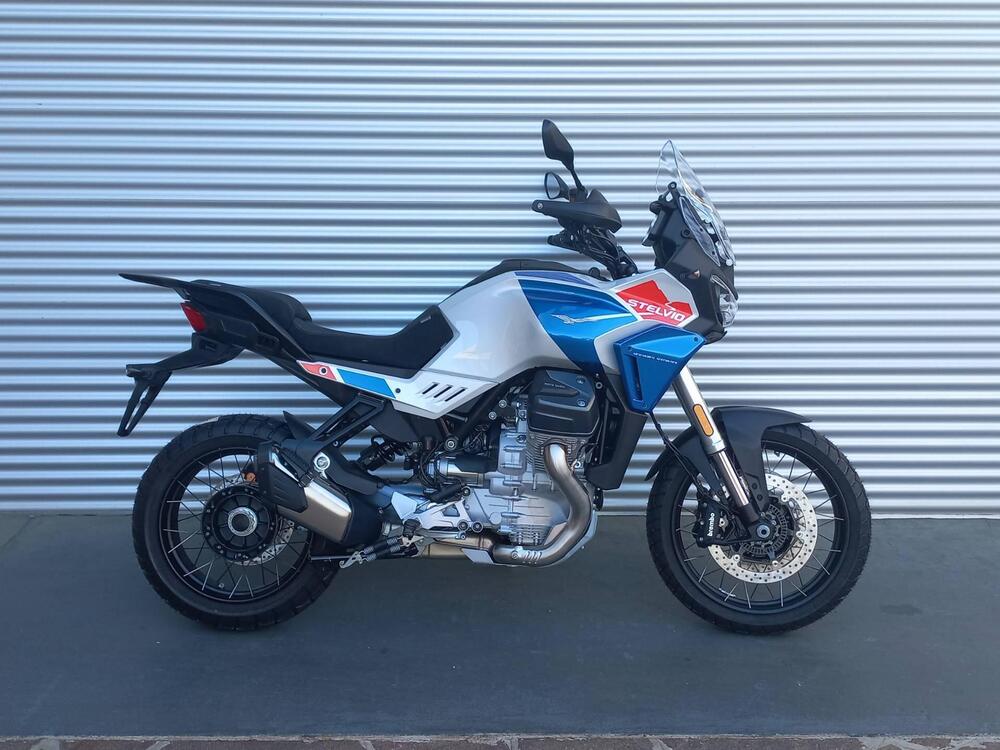 Moto Guzzi Stelvio Duecento Tributo (2025 - 26) (2)