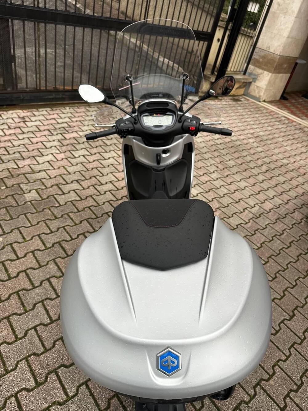 Piaggio Beverly 300 ABS-ASR (2021 - 25) (5)