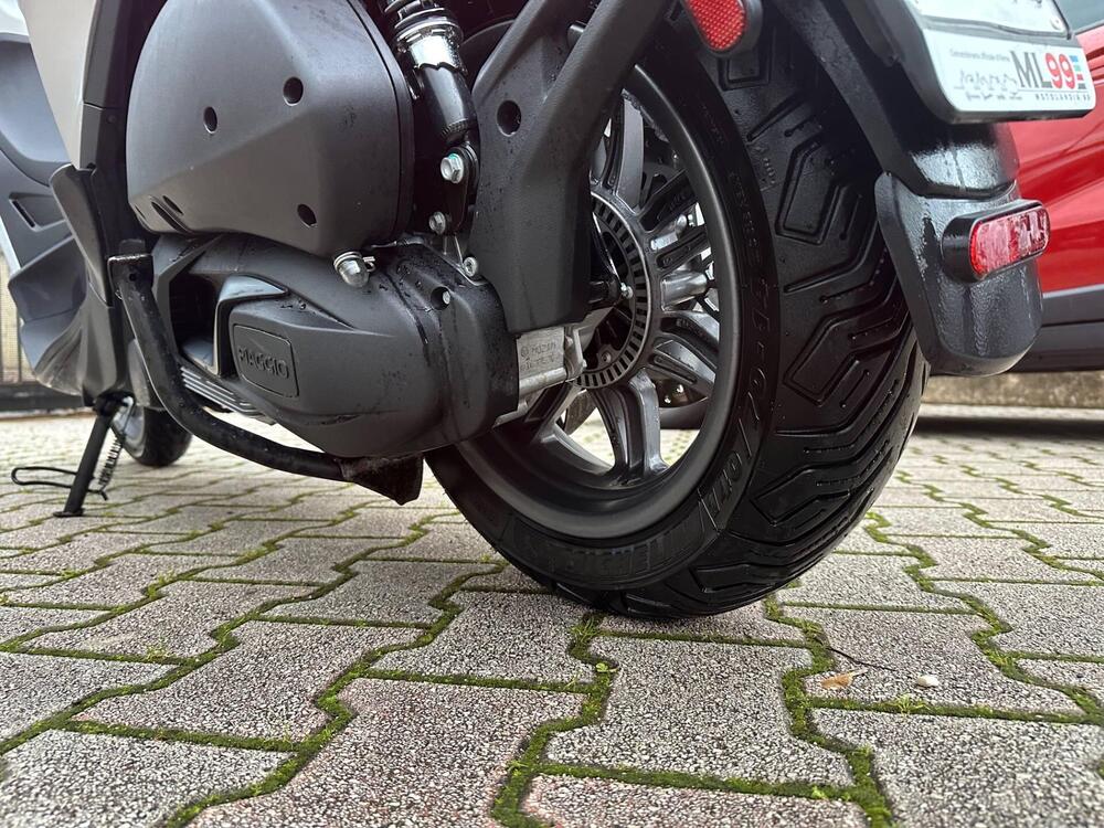 Piaggio Beverly 300 ABS-ASR (2021 - 25) (8)