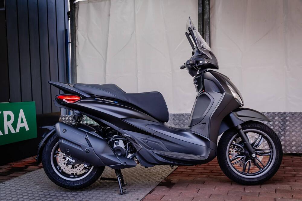 Piaggio Beverly 400 S (2025 - 26) (3)