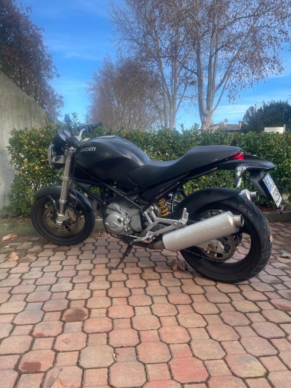 Ducati Monster 600 Dark (1998 - 01) (2)