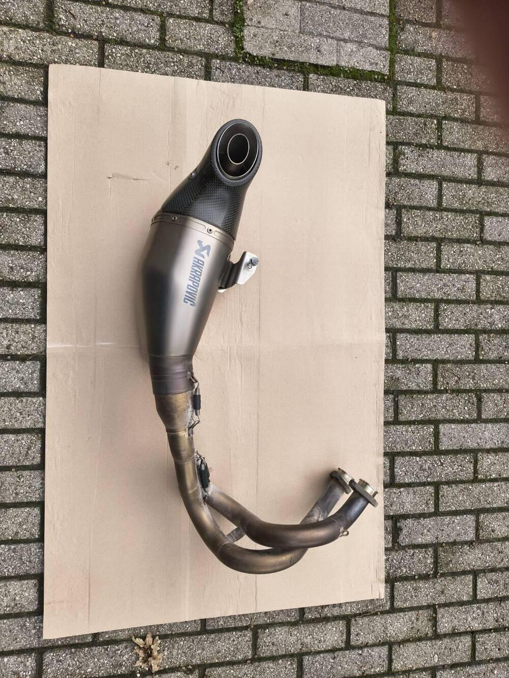 Scarico linea accessori Versys 2019 Akrapovic (2)