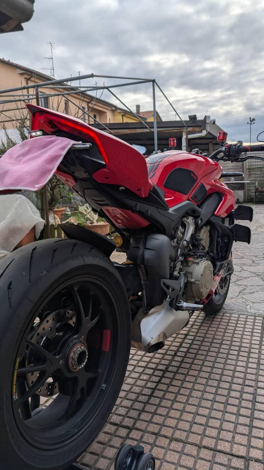 Ducati Streetfighter V4 S (2023 - 24) (4)