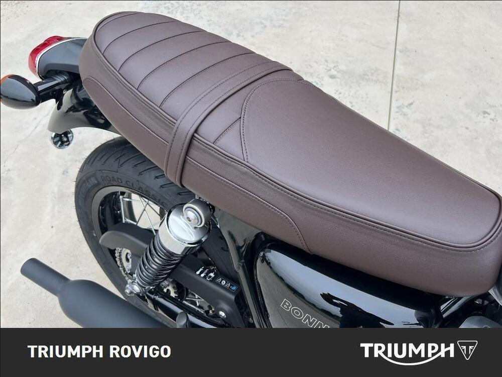 Triumph Bonneville T120 Black Stealth Edition (2024) (7)