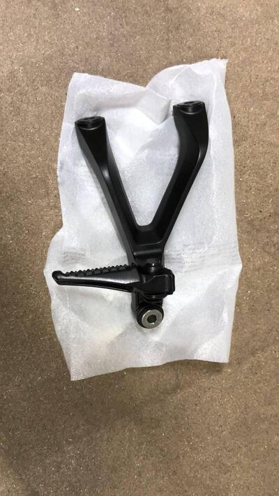 PEDANA POSTERIORE DESTRA COMPLETA PER HONDA CBR 10