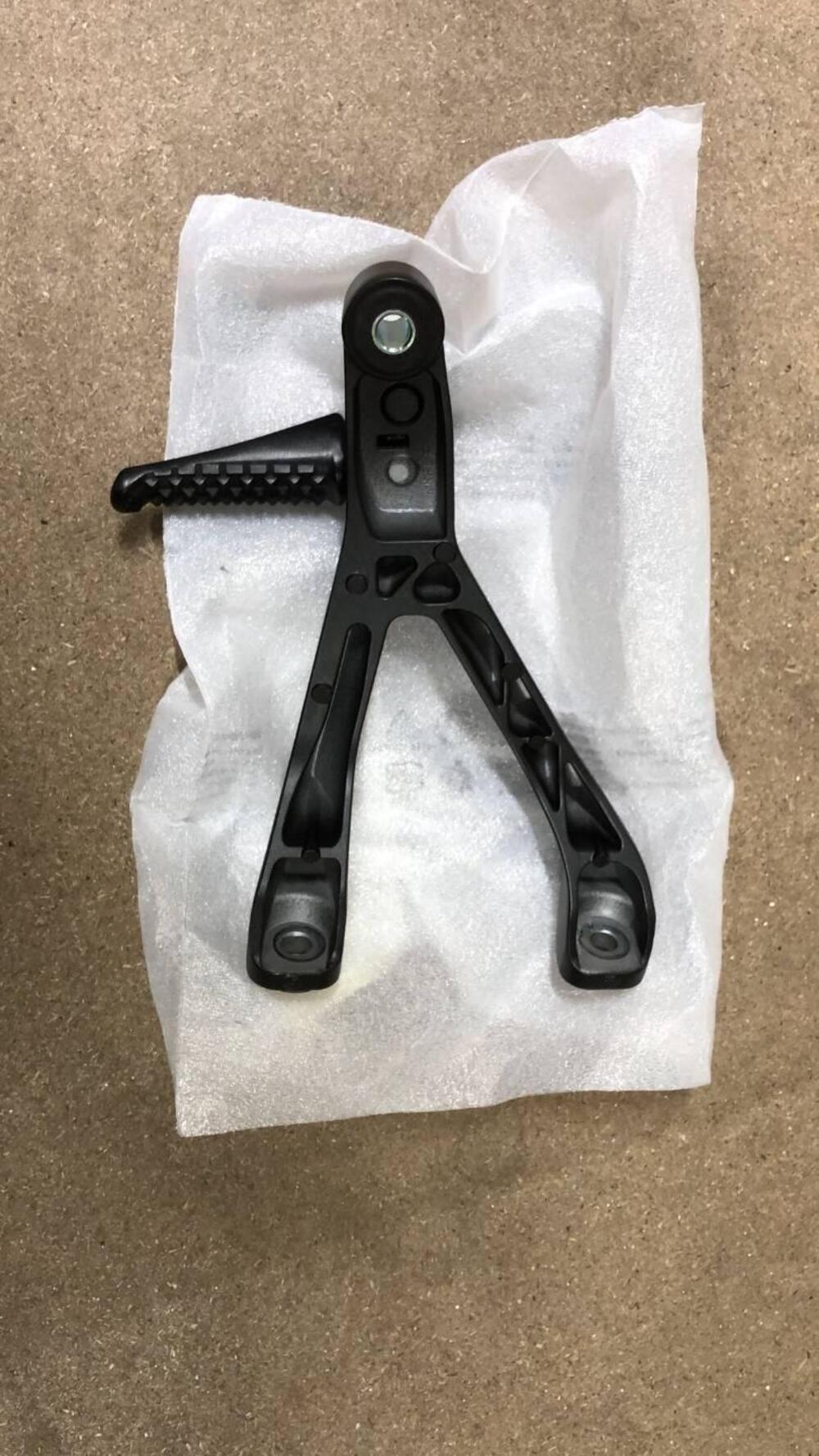 PEDANA POSTERIORE SINISTRA PER HONDA CBR 1000 RR-R