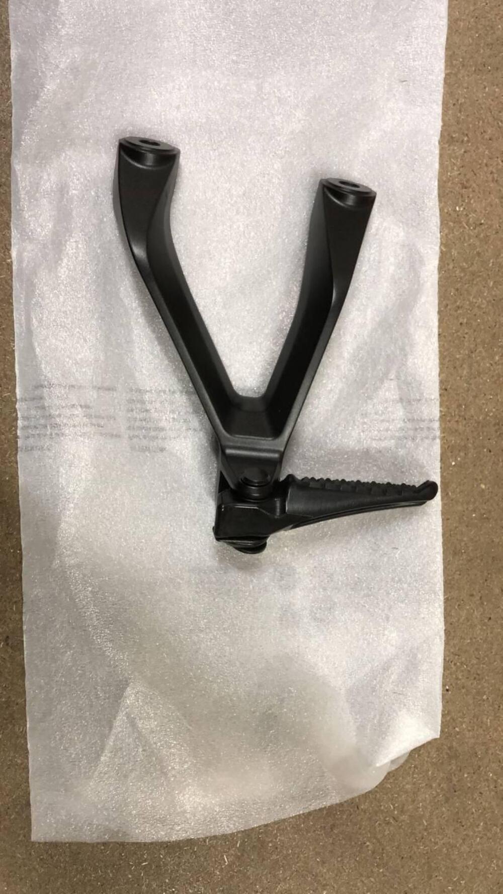 PEDANA POSTERIORE SINISTRA PER HONDA CBR 1000 RR-R (2)