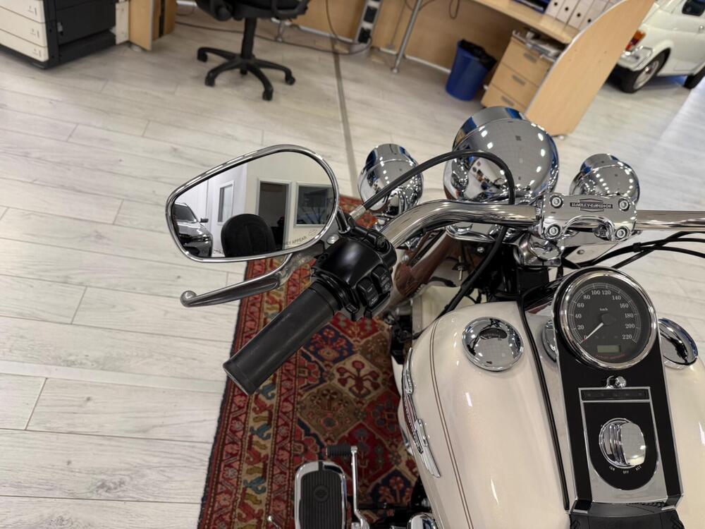 Harley-Davidson 1690 Deluxe ABS (2011 - 16) - FLSTN (10)