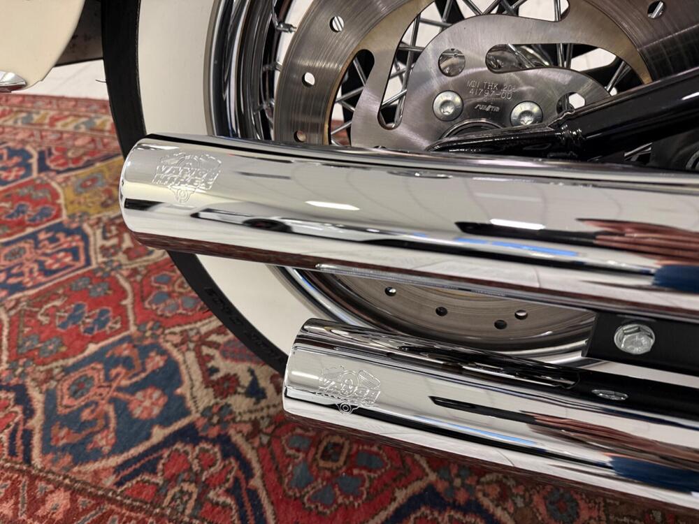 Harley-Davidson 1690 Deluxe ABS (2011 - 16) - FLSTN (16)