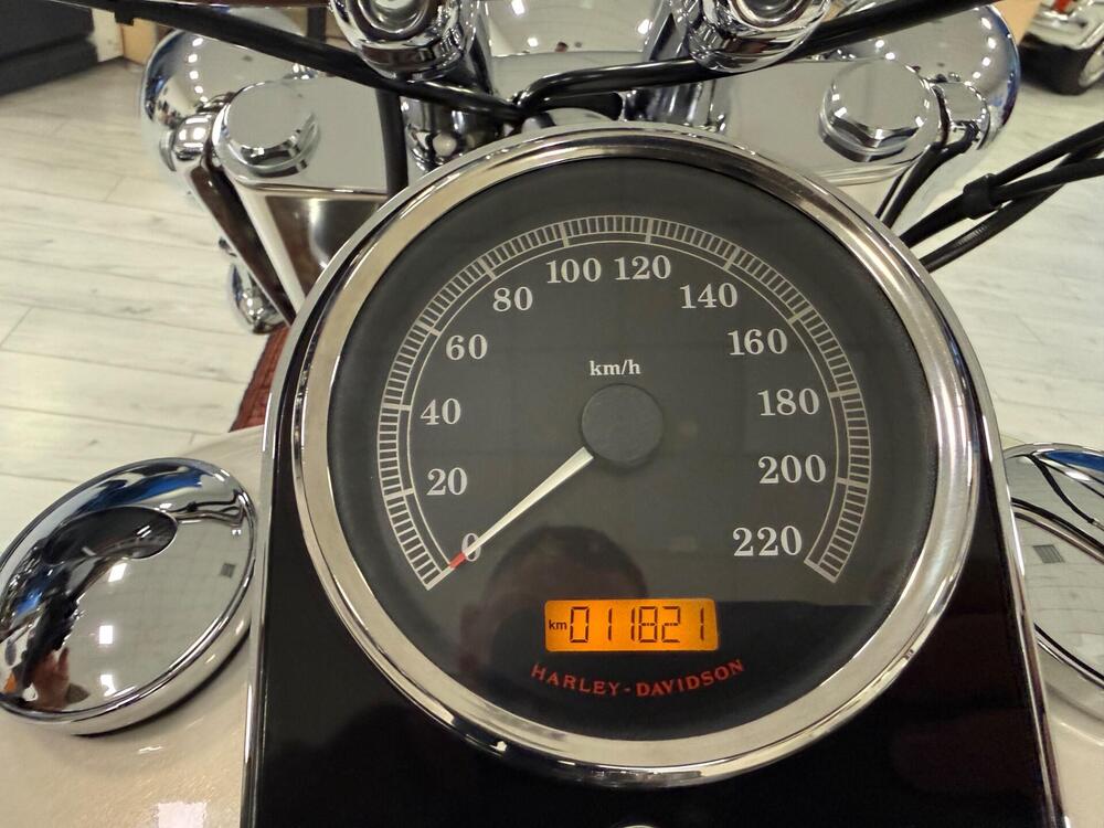 Harley-Davidson 1690 Deluxe ABS (2011 - 16) - FLSTN (9)