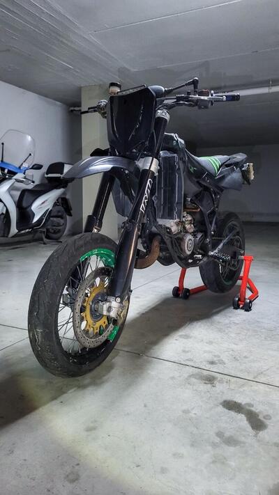 Husqvarna SM 125 (2008) usata