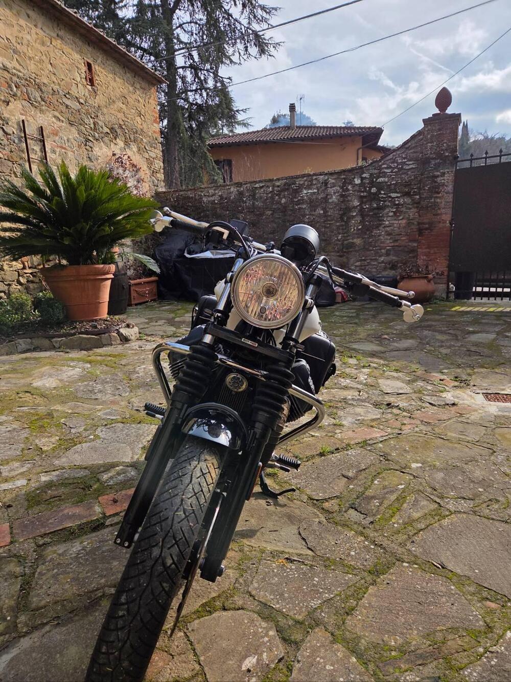 Moto Guzzi V9 Roamer (2016 - 18) (2)