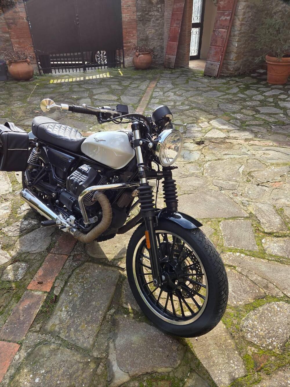 Moto Guzzi V9 Roamer (2016 - 18) (4)